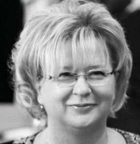 DR. HOCSI MÁRIA Managerica Specijalistica i pedijatrica, endokrinologinja, dijabetologinja Važno je da vitamine, mineralne tvari i elemente u tragovima konzumiramo u odgovarajućim količinama.