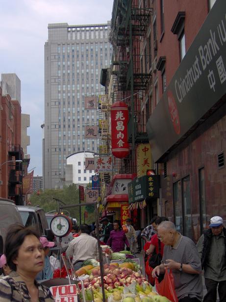 Hirtelen betévettünk egy New-Yorki negyedében, ami abszolut másképen mutattkozott be, mint a többi város részei, a China Town (Kínai negyed).