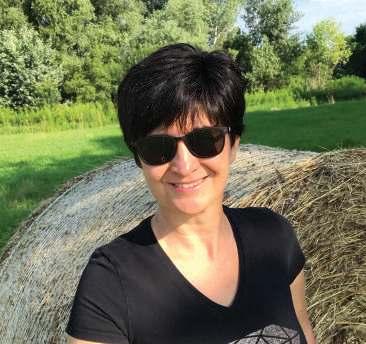 Tijekom 8 mjeseci pozivali su me na razne priredbe i na koncu sam otišla samo kako bi stavili točku na kraj priče. Ali sam čula jedno predavanje koje me je dirnulo i odlučila sam ući u posao.