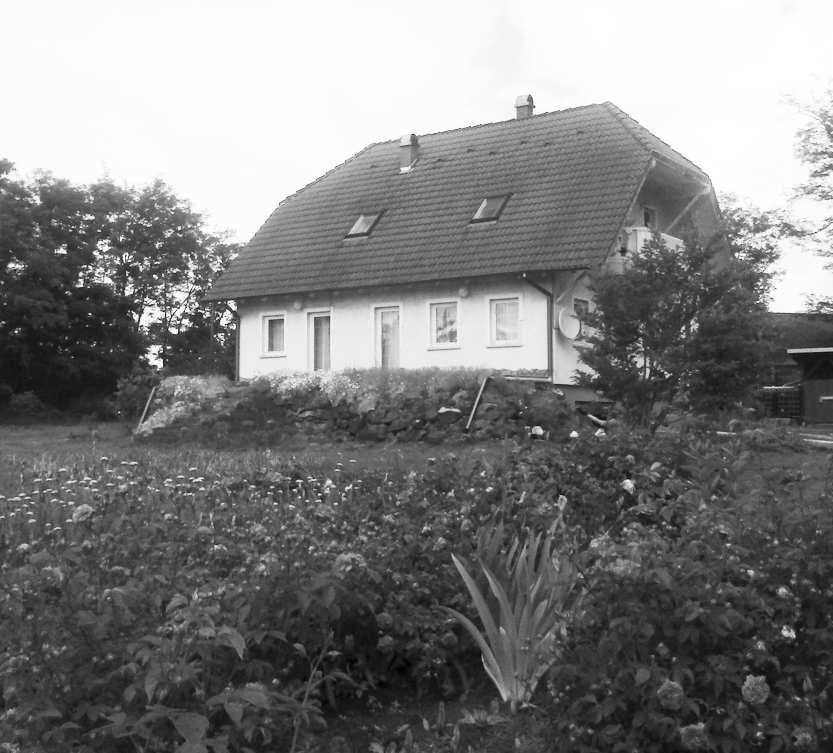 Vhodný aj na podnikanie, pozemok 8 árov. Inf. m 047/43 34 332. np 950 n Predám 2 izbový byt v Sklabinej. Cena: 12.000 euro, do hoda možná. Inf. m 0908 962 455.