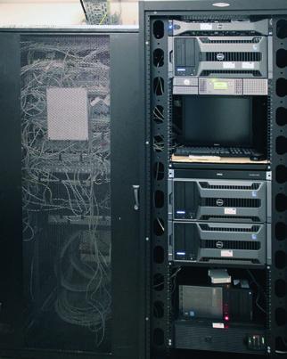 INFORMATIKA Kórház 2012/3. 44 lenniük. A szakrendeléseken ezekhez bármikor hozzá kell férni, viszont a külső támadások ellen a lehető legmagasabb szinten védeni kell az adatokat.