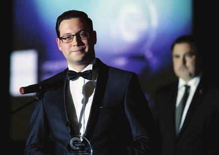 A bevásárlóközpot hosszú távú működtetését biztosító, összese több, mit 250 millió euró keretösszegű szidikált hitelbe eredetileg számos hitelező vett részt.