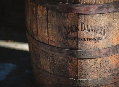 A miőségi whiskey-t a 19. század közepétől gyártják Amerika legrégebbe bejegyzett whiskey lepárlójába léyegébe változatla folyamat keretébe.