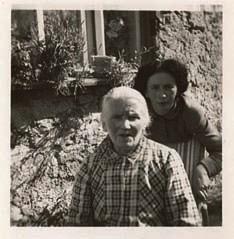 16 LJUDJE IZ SOSESKE Anđelka Pogorilić Marička Žnidaršič 31. 8. 1914-16. 11. 2014 stoletnica rojstva notranjske pesnice Pesnica Marija - Marička Žnidaršič se je rodila 16.