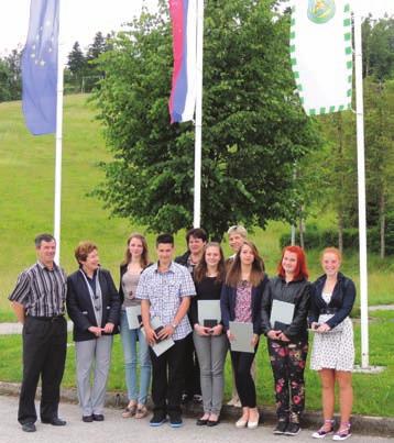 7 IZ OBČINSKE HIŠE Danica Zrim Bronasti grbi Občine Loška dolina