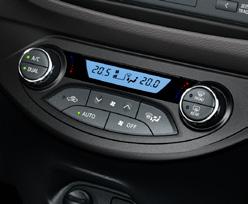 YARIS Sokoldalúságával és gazdag alapfelszereltségével a Toyota Yaris Selection készen áll a nagyvárosi közlekedés kihívásaira.