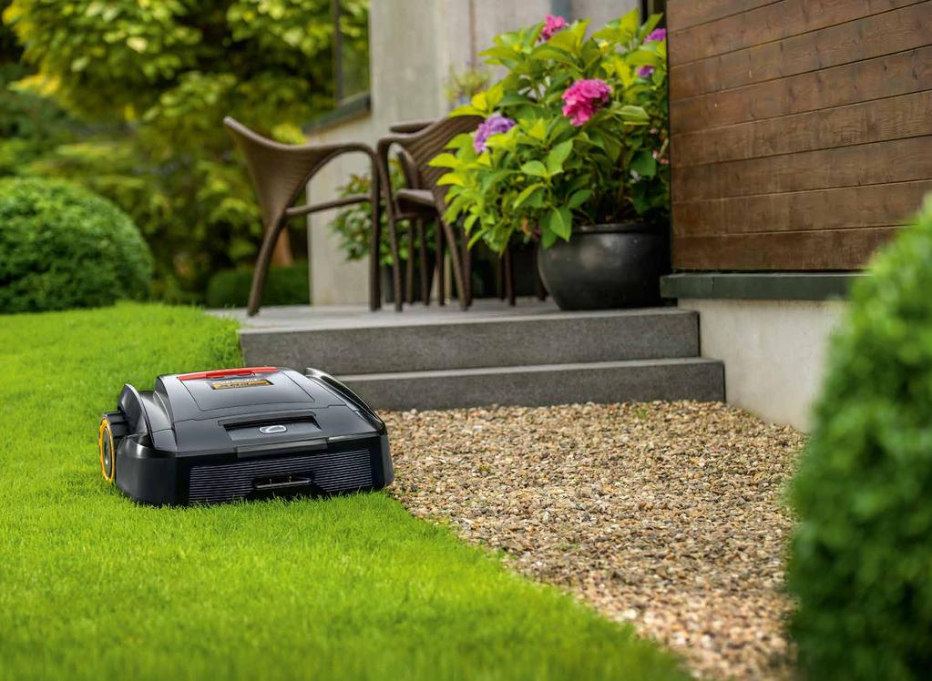 MÍG ÖN PIHEN, A ROBOT RENDBE TESZI A KERTJÉT ROBOTF NYÍRÓK Az új XR ENDURO széria robotfűnyíróival a Cub Cadet olyan lehetőséget kínál, mellyel feljebb emelheti a lécet az automatizált fűnyírás terén.