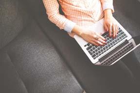Tipp: Fektessünk be egy professzionális portrékép készíttetésébe, amelyet az önéletrajz mellett akár a LinkedIn profiloldalunkon is felhasználhatunk!