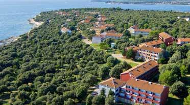ISZTRIA HOTEL DELFIN** POREČ, Isztria, Horvátország 50 m, Kék Zászlós 6 km FEKVÉSE: igen kedvelt nagyszálloda Poreč-től 6 km-re, a Zelena Laguna-öbölben egy szép fenyőligetben.