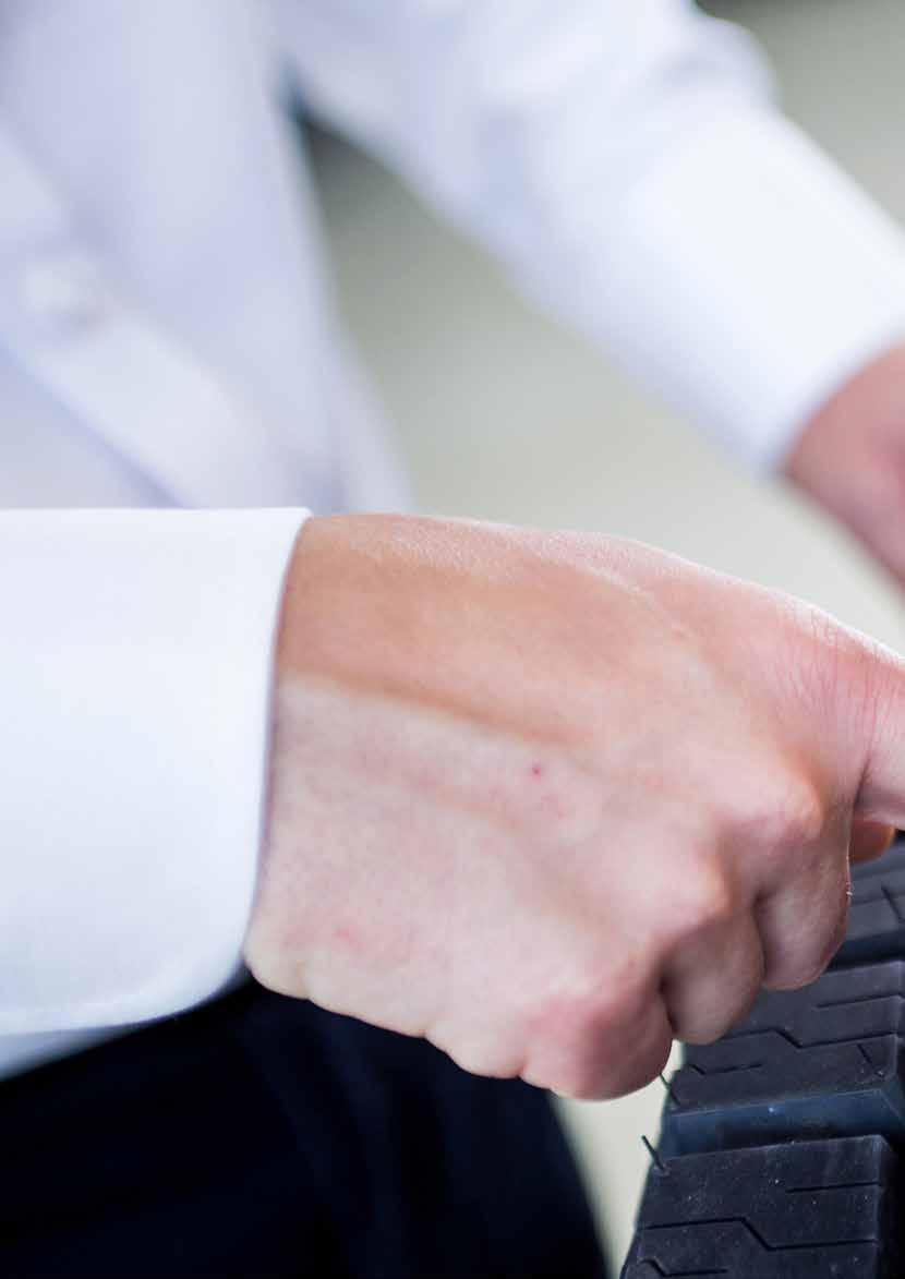 Bridgestone - Milliókkal olcsóbban MILLIÁRDOKKAL OLCSÓBBAN GURUL Itthon is teret nyernek az alacsony gördülési Iparági szinten akár több milliárd forint üzemanyagköltséget is megtakaríthatnának a