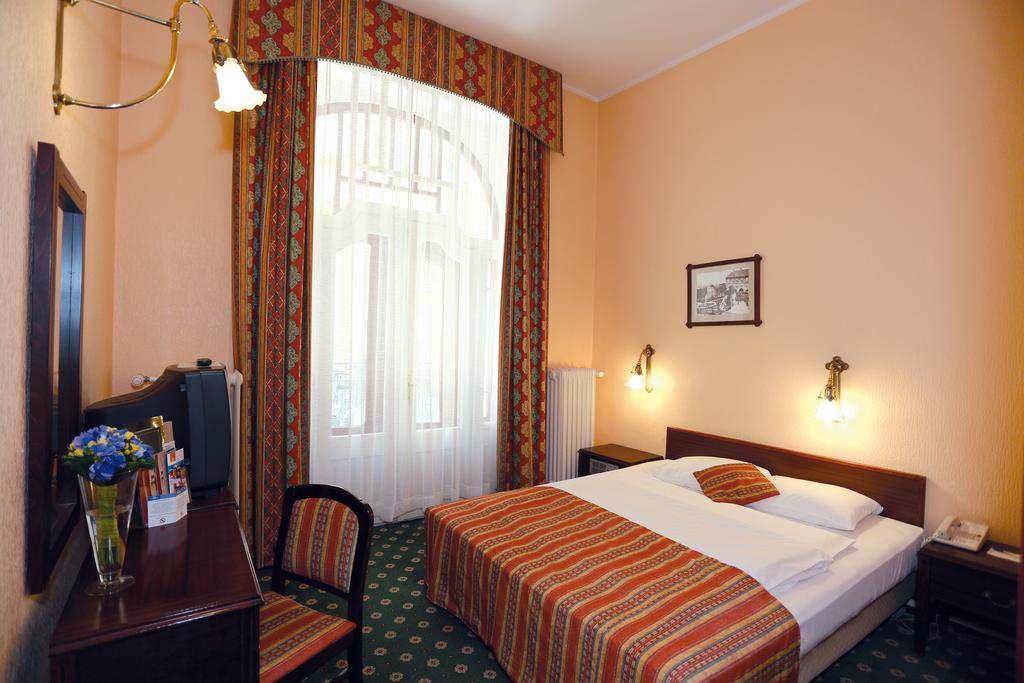 Hotel Palatinus*** Pécs, Király u. 5, 7621 (Térkép) Pécs egyik legszebb épülete a történelmi belvárosban álló Hotel Palatinus.