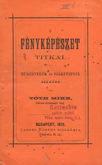 Alatta felragasztott papírcsíkon az író autográf aláírásával. Mérete: 104 x 62 mm. 172. Pécsi József: A fényképező művészete. II. kiadás. (Bp., 1928.) A Fény. 120+(2)p.+6t.