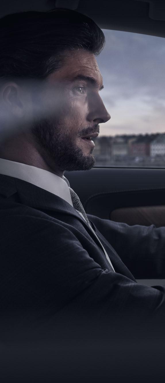 VOLVO S90 Szellőztetett nappa bőr kárpit törtfehér, fekete/törtfehér belső burkolatok (WC00) Diófa dekorbetétek ÖNÉ AZ IRÁNYÍTÁS Kitűnő kezelhetőség minden helyzetben.