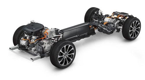 A hátsó tengelyre szerelt elektromotor és a karosszéria középvonala mentén elhelyezett akkumulátor révén az S90 súlyelosztása szinte teljesen egyenletes, ami nagyban hozzájárul a kitűnő