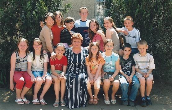 hogy némelyik gyereknek a bábozás, a csoport elfogadó, szerető támogatása jelentette az egyetlen örömforrást. Nem látták azt sem, hogy honnan, hová fejlődött egy-egy gyerek.