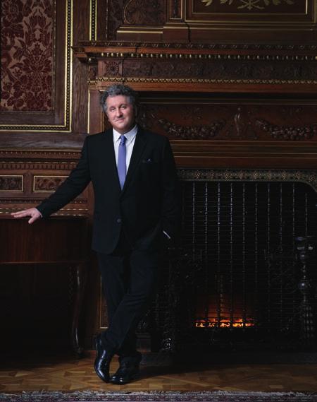 ta nélkül részben kényszer, de küldetés is az opera- és balettkultúra nagy magyar csillagtúrája, amelynek során 0 itthoni és külhoni városba viszünk előadást, 0 megyeszékhelyen bérletet is hirdetünk,