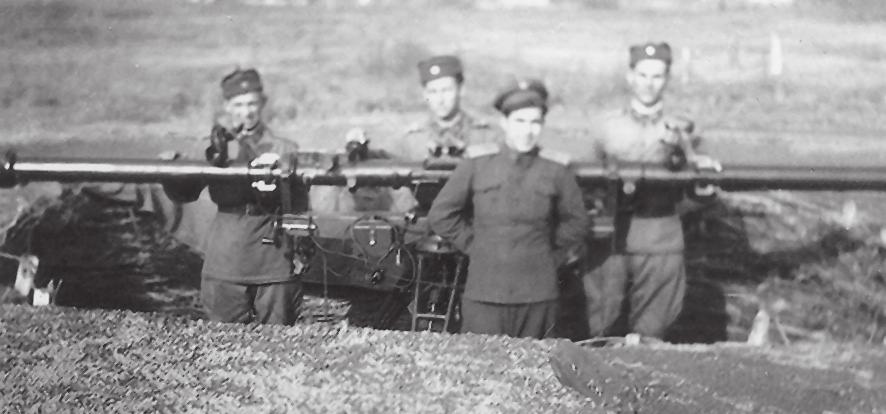 Légvédelmi üteg optikai távmérője lokátorállomáson, 23 ütegállásban és egy lőszerraktárban volt elhelyezve. Parancsnoksága a 77. ezred parancsnokságával együtt a Beloiannisz laktanyában (Bp. XVIII.