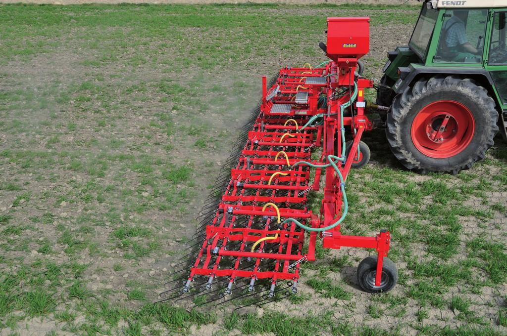 A traktor fülkéjéhez tépőzárral