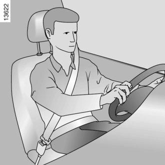 BIZTONSÁGI ÖVEK (1/4) Biztonsági okokból azt tanácsoljuk, hogy a gépkocsi minden utasa mindig használja a biztonsági övet, még rövidebb távolságra is.