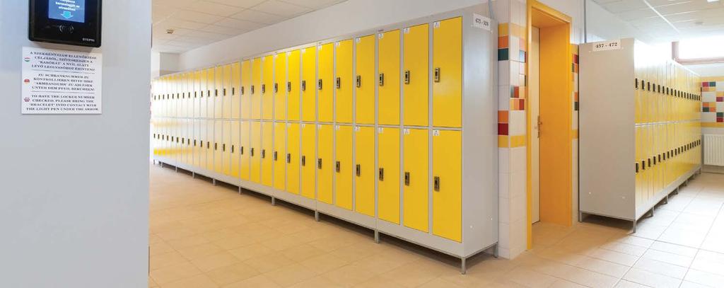 A 2010 májusában átadásra került fogadóépületünkben kialakításra került öltözőink szintén metalobox szekrényekkel lettek felszerelve, jelen esetben már elektronikus zárakkal.