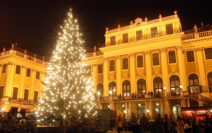 2013. december 20. autóbusszal Ádvent - az egyházi év kezdete - a Szent András ünnepéhez legközelebb eső vasárnappal, illetve annak előestéjével kezdődik és négy hétből áll.