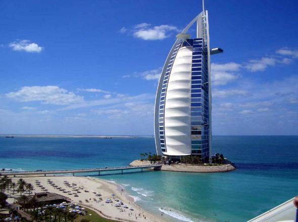A főváros számtalan történelmi műemléket kínál, erődítmények, régészeti lelőhelyek csalogatják a turistákat. Visszatérve Dubaiba, este még adódik egy kis idő a vásárlásra is. Szállás. 6.