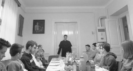 2. Regina Krónika Plébániánk karitászcsoportja az előző évekhez hasonlóan meghitt karácsonyváró ünnepséget rendezett december 16-án délután a közösségi házban.
