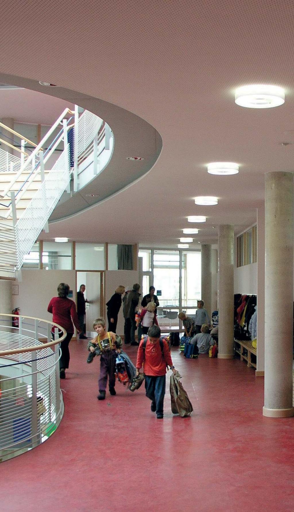 Friedenspromenade-i általános iskola, München Booker Park-i iskola, Anglia Óvodák és játszószobák világítása A helyes világítás az
