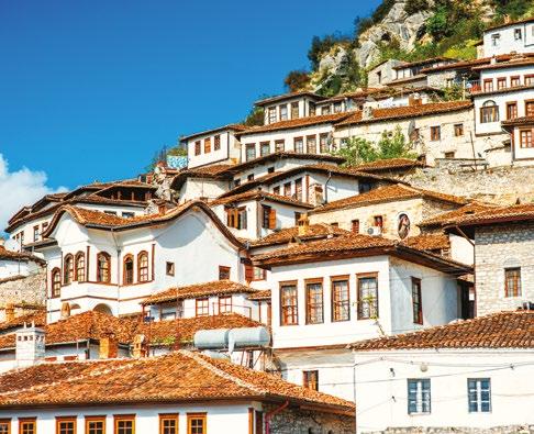 EURÓPA ALBÁNIA - MAKEDÓNIA MONTENEGRÓI KITEKINTÉSSEL szeptember 14-22. 179.900,- Ft BERAT Albánia lassan, de biztosan kiheveri az egykori diktatúrát.