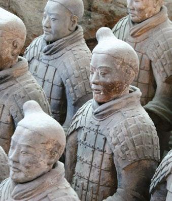 nap: Budapest - Peking Repülés átszállással Pekingbe. Éjszaka a repülőn. 2. nap: Peking Érkezés a kínai fővárosba a délutáni órákban. Esti séta a Wang Fu Csing-en, az Ízek Utcájában. 3.