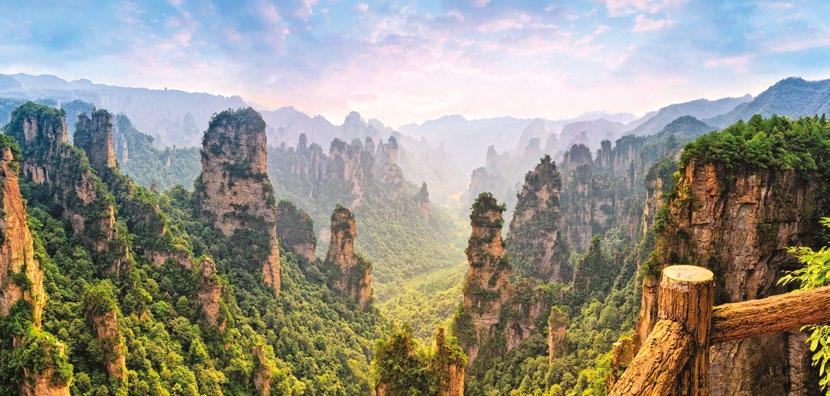 nap: Budapest - Chongqing Repülés átszállással Chongqingba. Éjszaka a repülőn. 2.