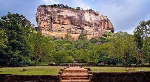 SRÍ LANKA NAGYKÖRÚT SZAFARIVAL A természeti csoda, Sigiriya sziklája Dambulla rejtélyekkel övezett sziklakolostora Fantasztikus állat és növényvilág Dszip szafari a legnagyobb nemzeti parkban 1.