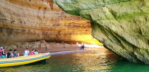 PORTUGÁLIA KIRÁNDULÁS EURÓPA DÉLNYUGATI SZEGLETÉBE Dél-Portugália Cape Saint Vincent, Európa legdélnyugatibb pontja Fantasztikus tengerparti sziklaképződmények Híres tengerpartok az Algarve régióban