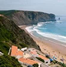 NAP: BUDAPEST FARO PORTIMAO Elutazás Budapestről menetrend függvényében Faro városába, majd transzfer Praia da Rocha tengerpartjára, amely az egyik legszebbnek part Algarve régióban, és közvetlenül