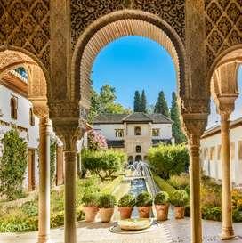 NAP: GRANADA (290 km) Reggelit követően a granadai Alhambra-ba látogatunk el, mely a világ talán legszebb mór kastélya.