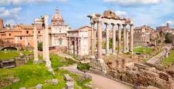 Közben az idegenvezető tájékoztatja utasainkat az útközi látnivalókról és beszél Róma történelméről. Itt lepakolunk a csomagszobába és megkezdjük Róma feltérképezését.