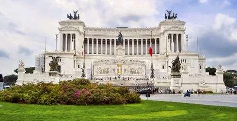 Padova Trieszt OLASZORSZÁG VATIKÁN PRIMAVERA ALL ITALIANA Tivoli Róma Nápoly Pompei Sorrento Capri Séta Tivoli érdekes vízesései és műemlékei között Róma ókori és újkori nevezetességei Hajókirándulás