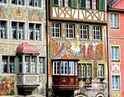 Rövid séta keretében megnézzük a főteret és a barokk plébániatemplomot, ahol a Schwanthalerféle Háromkirályok szoborcsoport és az oltár a fő látványosság. A kisváros maga is egy gyöngyszem.