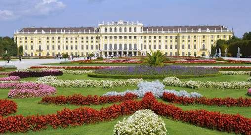 Krems Melk Bécs Mayerling Eisenstadt AUSZTRIA TÖBB MINT BÉCS Léka Részletes városnézés Bécsben Laxenburgi várkastély és park 2 órás hajózás a Dunán Melktől Kremsig Burgerlandi várak és kastélyok 1.