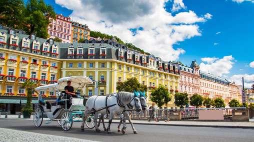 Karlovy Vary Prága Kutna Hora Brno Telc Lednice CSEHORSZÁG CSEH VILÁGÖRÖKSÉGEK ÉS A SZÁZTORNYÚ PRÁGA NÉPSZER ÚT Öt cseh világörökség megtekintése Alapos városnézés Prágában Esti hajózás a Moldván