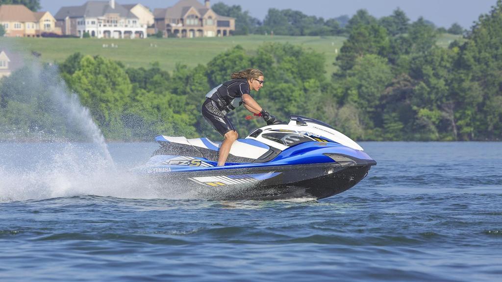 SVHO A világ legmegbízhatóbbnak tartott vízi járműve Napjaink WaveRunner hajóit hosszú évek tapasztalatai alapján világszerte megbízhatóságukról és nagy teljesítményükről ismerik emögött a hatékony 4