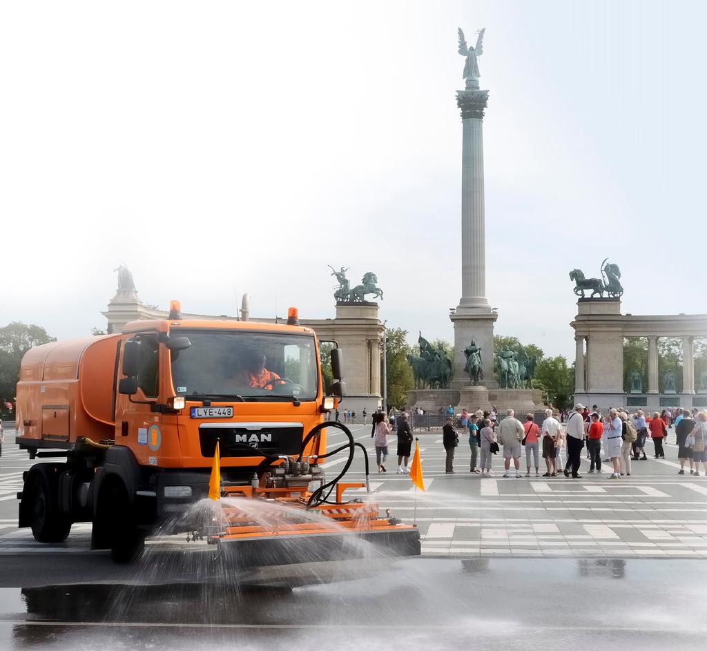 A Társaság a fővárosban és több Budapest környéki településen közszolgáltatóként szállítja el a háztartási hulladékhoz hasonló hulladékot a lakosságtól, a gazdálkodó szervezetektől és intézményektől.