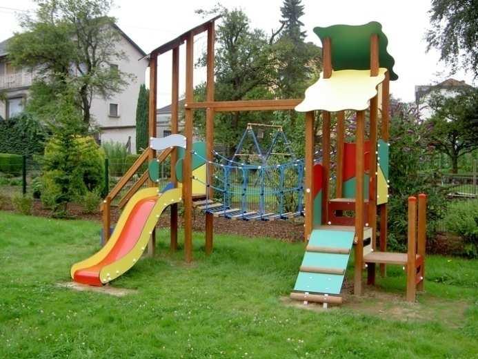 BERENDEZÉSEK, ESZKÖZÖK, FELSZERELÉSEK JÁTSZÓESZKÖZÖK Brüssel 600 700 000-1 db Play