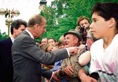 Erzsébet angol királynőt és férjét, Fülöp herceget Kecskeméten. A szenzációs eseményre 25 éve, vagyis 1993.