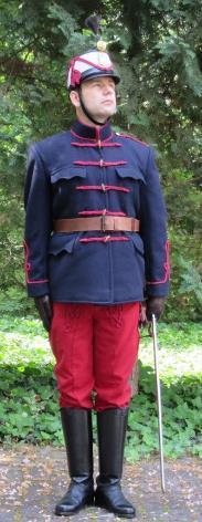 6. Tiszteletadás 6.. Tiszteletadás fővetéssel Tiszteletadást akkor kell teljesíteni, ha a feljebbvaló harminc lépésen belül van.