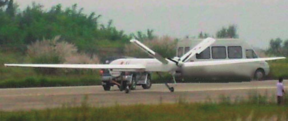 Nemzetközi haditechnikai szemle 13. ábra. A Long Wing 1 repülő példánya 14. ábra. A pakisztáni Babur indítójárműve a Nemzeti Védelmi Kiállításon 15. ábra. A Babur komplexum két robotgépének rajza 16.