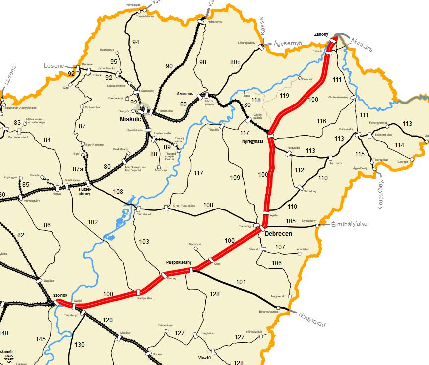 A város rendelkezik közvetlen járatokkal a megyeszékhely Szolnok (napi kb. 12 induló járat, menetidő 00:40 00:55 között) felé.