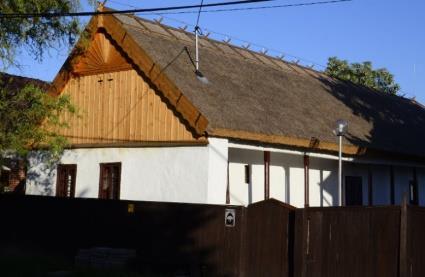 Forrás: www.muemlekem.hu Nepomuki Szent János szobor: 4. sz. főút, 128 129. km hrsz.