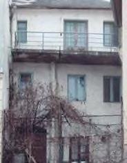 A Rákóczi út 4. sz. épület kelet felől nézve. Itt látható a kertnek minősített pici udvar. Négy év múlva Francz Ádám nejével egy másik épületet vásárolt, melyet átalakított. 1806.