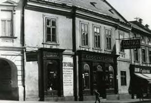 Jegyzetek 1 Adatok szerint 1747-ben a pápai orvos vizsgálta meg a gyógyszertárat In: Véghely Dezső: Emléklapok rendezett tanácsú Veszprém város közigazgatási életéből. Vp.: Krausz, 1886. p. 172.